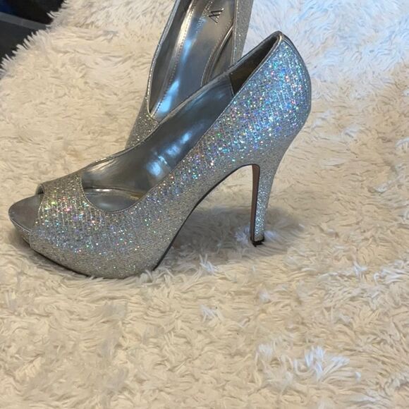WORTHINGTON size 8 sparkling heels - Picture 4 of 10